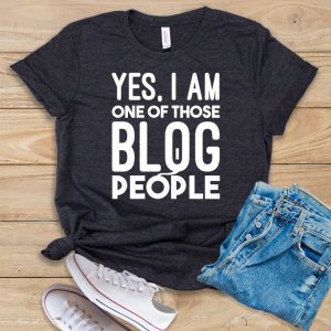 yes im one of those blog people tee